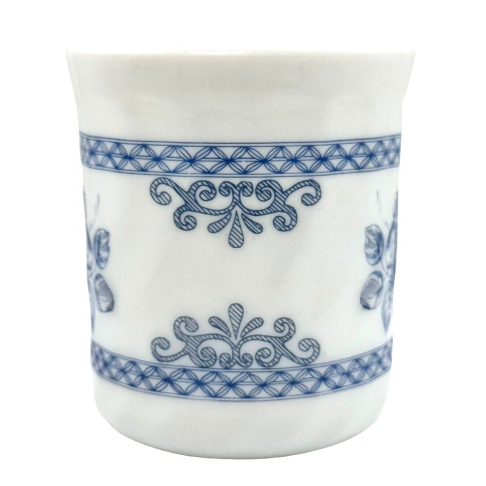 White Milk Glass Blue Floral Arcopal France Honorine Mug Coffee Tea Cup 8 oz - Picture 4 of 10